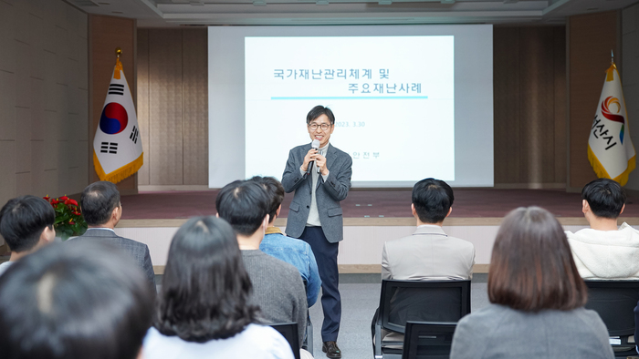 서산시는 지난 30일 시청 대회의실에서 열린 찾아가는 재난안전 강의를 진행했다.