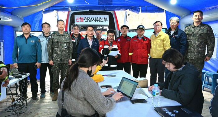 충청남도 산불현장통합지휘본부가 지난 2일 11시경에 홍성군 서부면 중리 538번지 일원에서 시작된 산불의 주불 진화를 4일 오후 4시경 완료했다고 밝혔다.