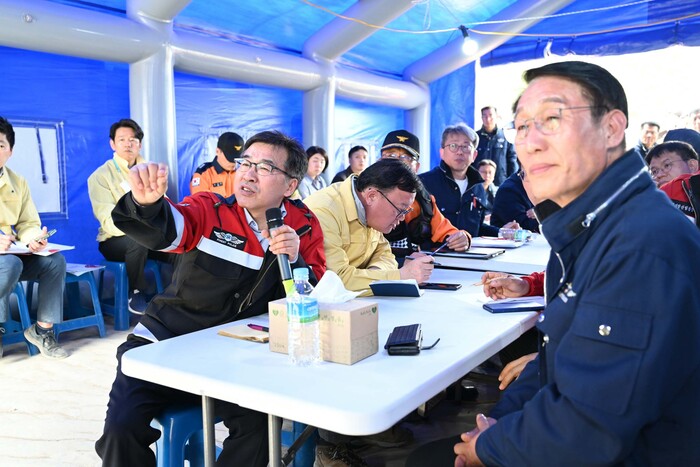 충청남도 산불현장통합지휘본부가 지난 2일 11시경에 홍성군 서부면 중리 538번지 일원에서 시작된 산불의 주불 진화를 4일 오후 4시경 완료했다고 밝혔다.