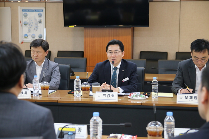 박경귀 아산시장이 지난 3일 한국산업기술시험원(KTL) 서울분원에서 열린 아산시 바이오산업 중장기 추진전략 수립을 위한 현장토론회에 참석했다.