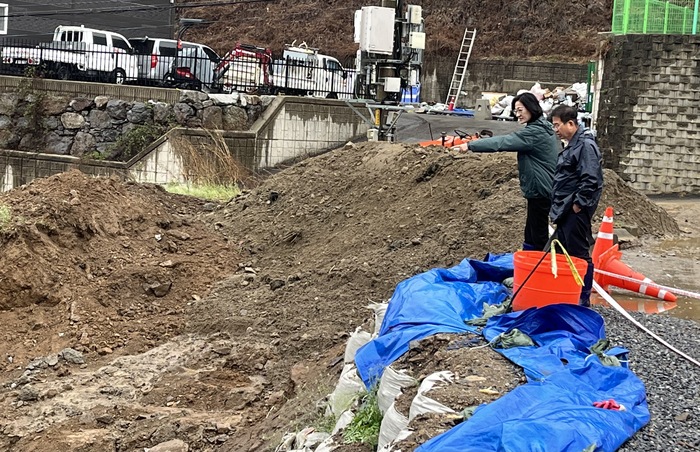 광주시의회 주임록 의장은 지난 5일, 허경행 부의장과 함께 집중호우로 수해가 발생한 목현동 모개미천 등 현장을 찾아 복구 상황 점검에 나섰다.