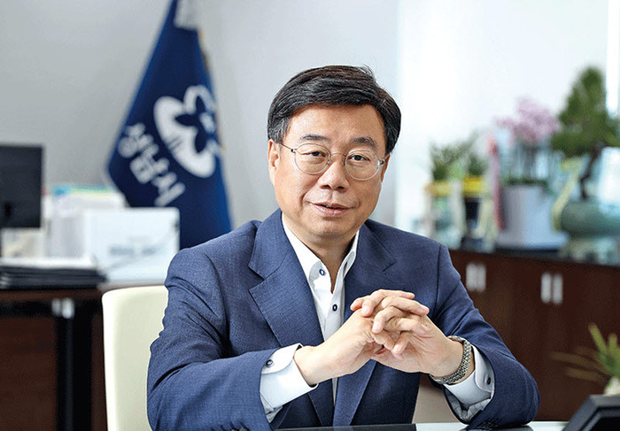 신상진 성남시장은 “성남시정연구원은 시의 정체성과 비전이 반영된 맞춤형 정책 연구를 통해 성남의 미래를 선도하는 최고의 연구기관이 될 것”이라고 말했다.