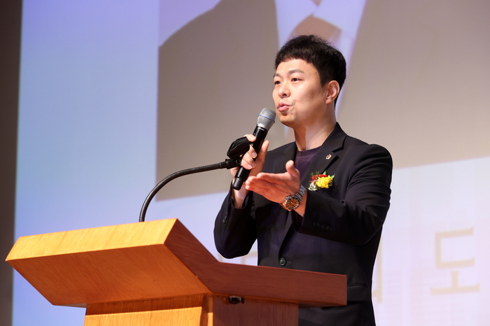 경기도의회 도시환경위원회 유영일 위원장(국민의힘, 안양5)은 21일(금) 경기아트센터에서 열린 대한주택관리사협회 경기도회(회장 최승용) 주최 ‘제33주년 주택관리사의 날 기념식’에 참석했다.