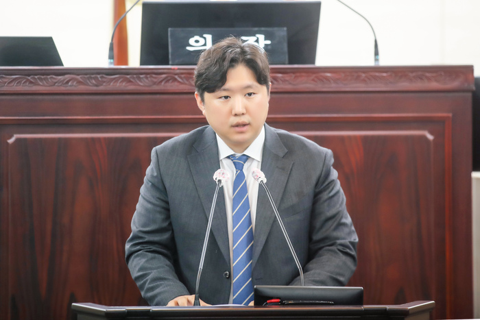 화성시의회 전성균 의원(더불어민주당, 동탄4·5·6동)이 대표발의하여 추진된 화성시 중·고등학교 신입생 체육복 지원사업이 2023년 1차 추가경정예산안 심의를 통과했다.