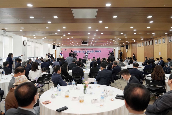 성남시(시장 신상진)는 3일 오후 4시 시청 한누리에서 1일 명예시장 82명에 대한 위촉식을 진행했다.