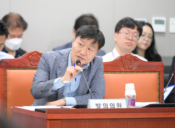 경기도의회 경제노동위원회 김태희 의원(더불어민주당, 안산2)이 대표발의한 「경기도 각종 위원회 설치 및 운영 조례 일부개정조례안」이 4월 27일(목) 제368회 임시회 제2차 본회의에서 원안가결됐다.
