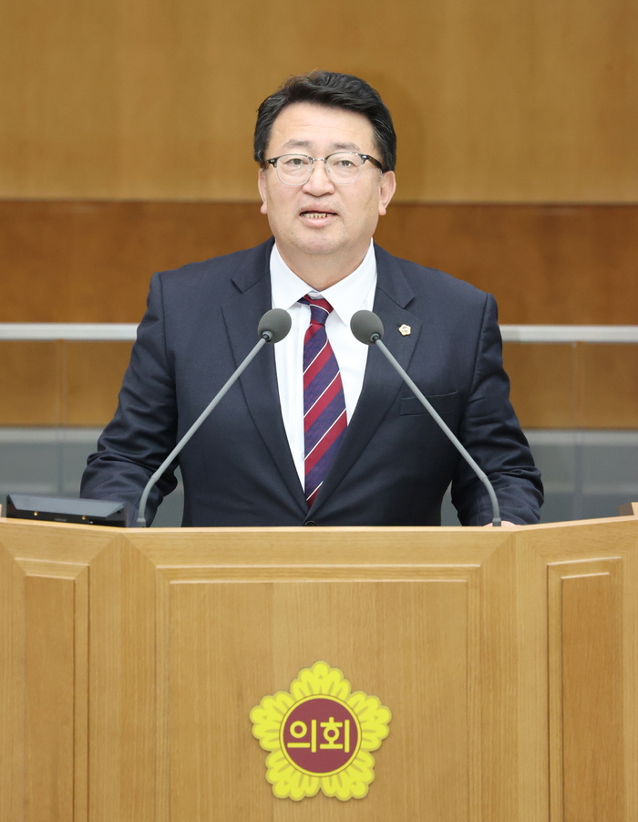 경기도의회 문화체육관광위원회 임광현 의원(국민의힘 가평)이 경기도의회 제368회 임시회 2차 본회의 5분자유발언을 통해 경기 동북부 주민들의 의료 공백해소를 위해 응급의료시설의 조속한 마련을 촉구했다.