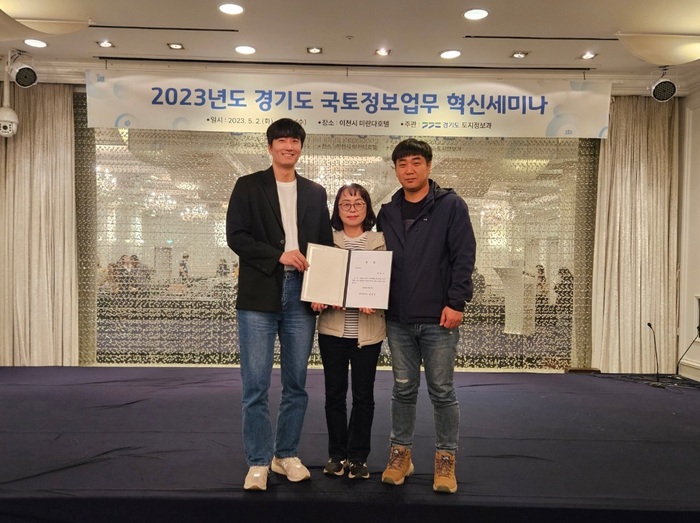 평택시(시장 정장선)는 경기도에서 개최한 ‘2023년 제4회 지적측량 경진대회’에서 1위에 입상하여 최우수상을 받았다.