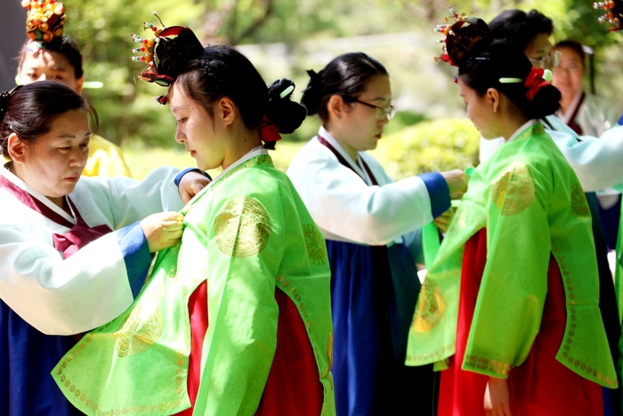 안양시는 2023년 성년의 날을 맞아 안양시 예절교육관에서 2004년생 예비사회인을 대상으로 전통성년례를 개최했다