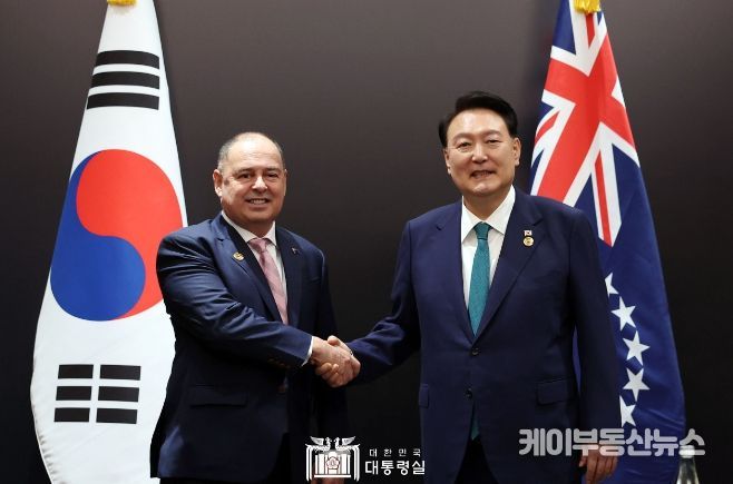9월 6일 윤석열 대통령은 마크 브라운 총리와 한-쿡제도 정상회담을 가졌다.