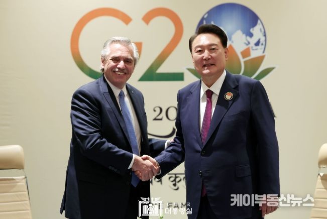 9월 9일 윤석열 대통령은 알베르토 페르난데스 아르헨티나 대통령과 한-아르헨티나 정상회담을 가졌다.