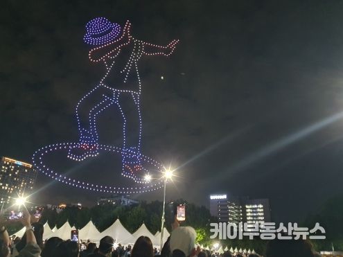 드론 700대 춤 추자 시민들 “와”…안양춤축제 막 올라