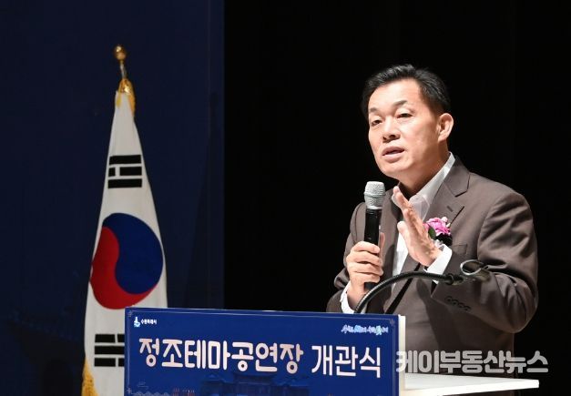 이재준 수원시장이 인사말을 하고 있다