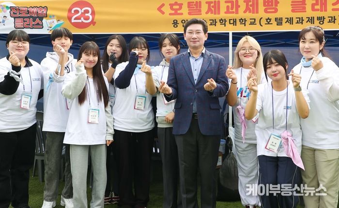 이상일 용인특례시장이 '2023년 제5회 용인시 청소년 축제'에 참석해 청소년들을 격려했다.