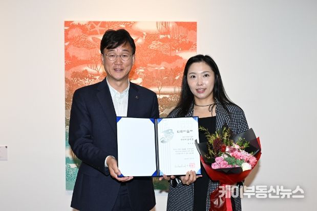 안산시, 제24회 단원미술제 시상...최지현 작가 대상 수상