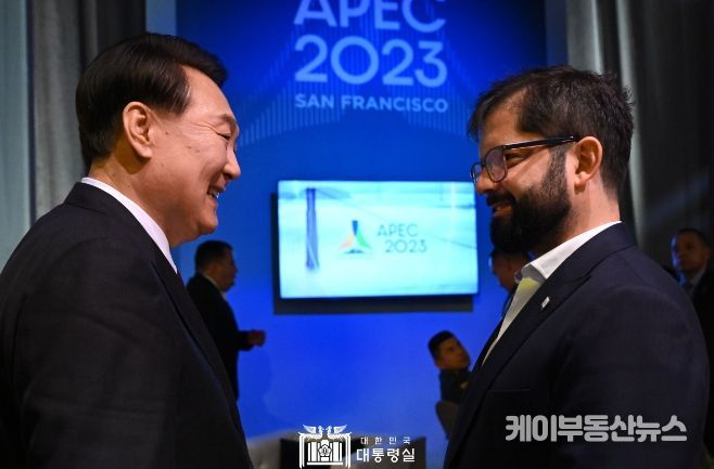 11월 16일 윤석열 대통령은 가브리엘 보리치 칠레 대통령과 한-칠레 정상회담을 가졌다.