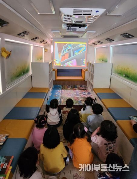 해로토로 캐릭터 입은 시흥시 라온도서관, 어린이 독서 놀이터로 인기