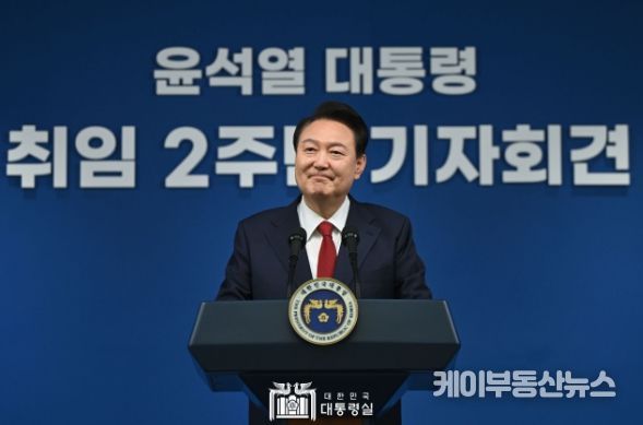 5월 9일 윤석열 대통령은 용산 대통령실에서 '윤석열정부 2년 국민보고 및 기자회견'을 가졌다.
