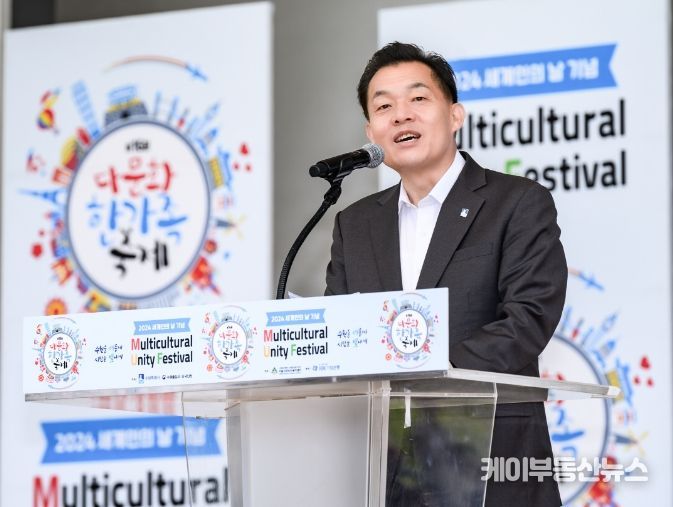이재준 수원시장이 인사말을 하고 있다