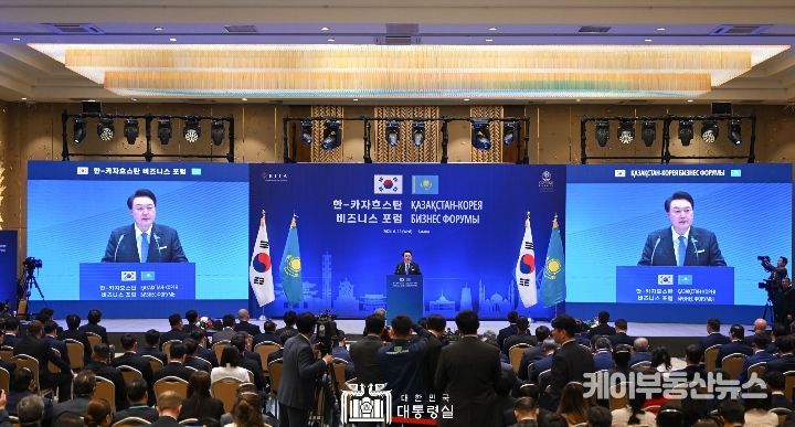 6월 12일 윤석열 대통령은 한-카자흐스탄 비즈니스 포럼에 참석해 양국 협력관계 구축에 기여해 온 기업인들을 격려하고, 양국의 경제협력 방향을 제시했다.