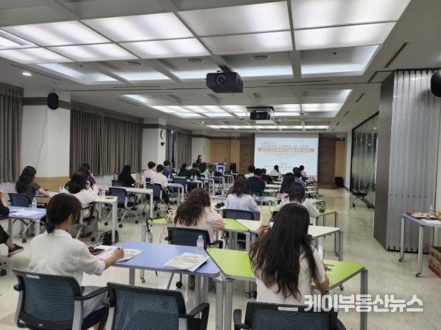 시흥시, 틈새 없는 '누구나 돌봄' 서비스 제공... 동 담당자 역량 강화