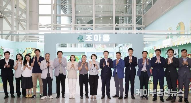 용인특례시는 5일 시 캐릭터 활성화를 위해 시청사 1층에 '조아용 홍보존'을 개소, 본격 운영을 시작했다.