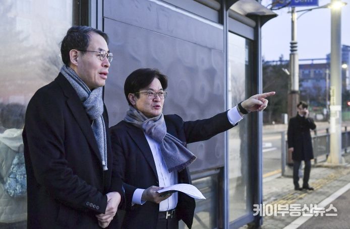 김병수 김포시장이 대광위원장, 행안부 장관, 국토부 장관을 만나 김포교통현안에 대해 소통하고 있다.