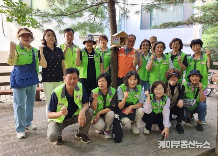 호평동 지역봉사단, 맨발 걷기 코스 구급함 설치활동 실시