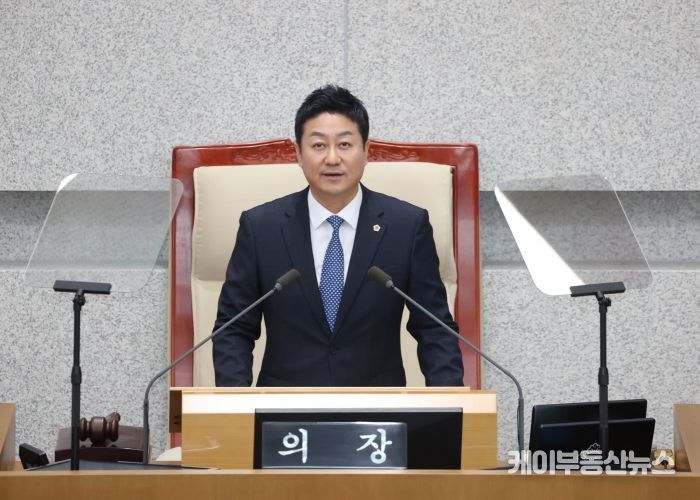 경기도의회 김진경 의장 “의회-집행부 ‘협치의 틀’ 정비해 민생문제 해결해야”...제377회 임시회 제1차 본회의 개회사