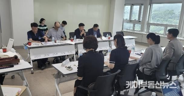 용인특례시는 5일 생활임금심의위원회 를 열고 내년 생활임금 시급을 1만1670원으로 최종 결정했다.