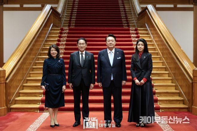9월 6일 윤석열 대통령 부부는 한국을 방문 중인 기시다 후미오 일본 총리 부부와 일본 대표단을 초청해 청와대 본관에서 2시간 가량 만찬을 가졌다.