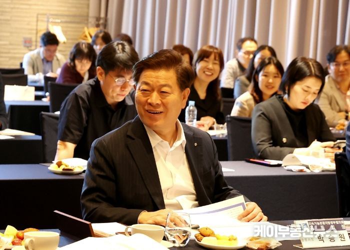 지난 24일 광명시 일직동 라까사호텔에서 개최된 지속가능관광 지방정부협의회 2024년 하반기 정기총회에서 박승원 광명시장이 발언하고 있다.