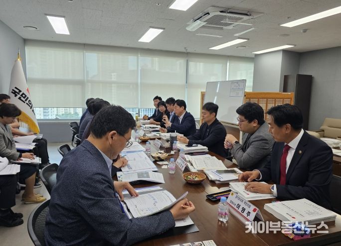 국민의힘 정책위원회, 이틀째 집행부 업무보고 청취 이어나가