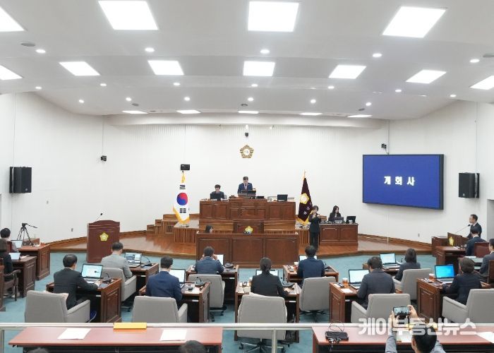 하남시의회는 제335회 임시회를 열고 조례 심의와 함께 주요 시정 현안에 대한 시정질문을 진행한다. 14일 제1차 본회의 모습. (사진_하남시의회 제공)