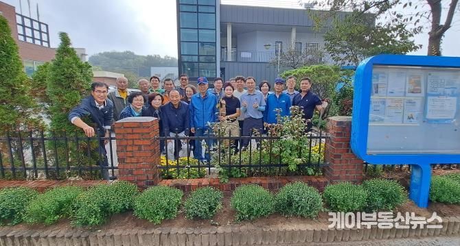 고양시 흥도동 주민자치회, ‘가을 꽃심기 행사’로 아름다운 마을 조성