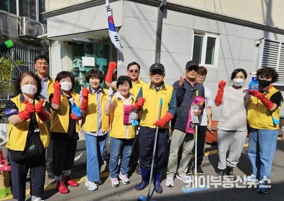 수원시 장안구 정자1동 지역사회보장협의체, 홀몸어르신 주거환경개선 사업 청소 지원