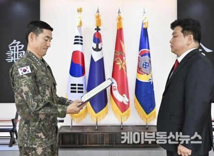 경기도의회 양우식 운영위원장, 양용모 해군참모총장과 계룡대 필승 만남