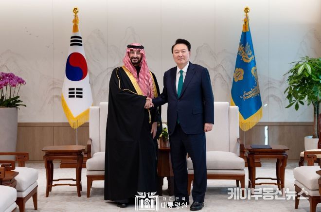 11월 5일 윤석열 대통령은 용산 대통령실에서 「압둘라 빈 반다르 알 사우드(Abdullah bin Bandar Al Saud)」 사우디 국가방위부 장관을 접견했다.