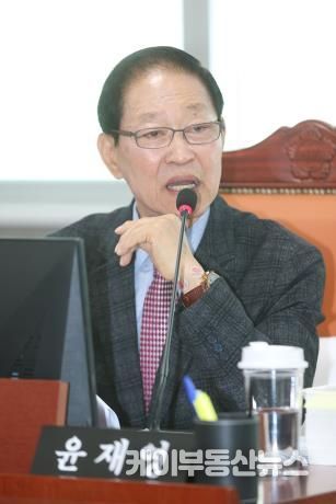 경기도의회 윤재영 의원, 경기문화재단 기록물 평가 및 경기아트센터 기회공연관람권 운영 문제 지적