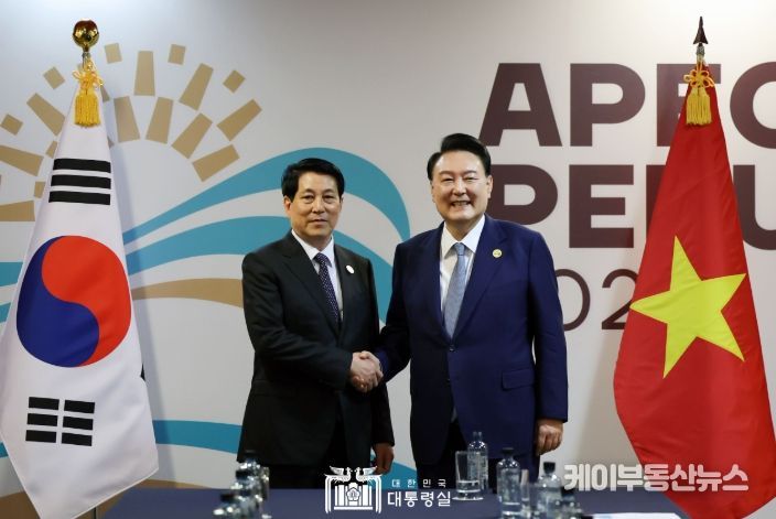 11월 16일 윤석열 대통령은 르엉 끄엉 베트남 국가주석과 한-베트남 정상회담을 가졌다.