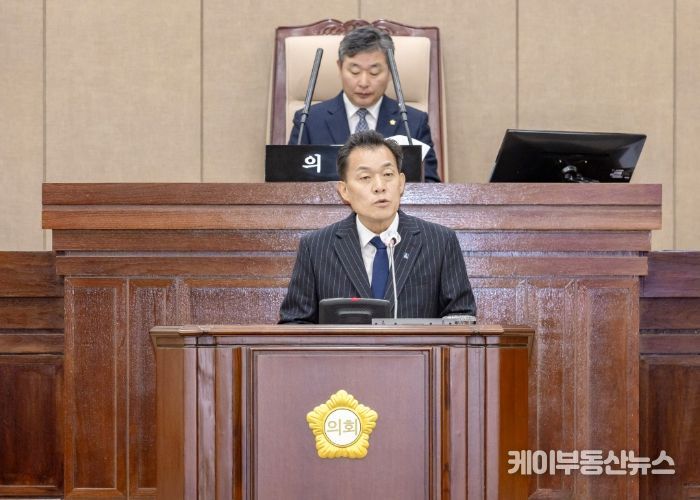 이재준 수원시장이 2025 시정연설을 하고 있다.