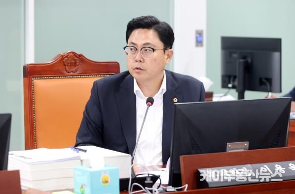 경기도의회 이용욱 의원, “혈세 새는 외국어홈페이지 운영, 예산 삭감 불가피”