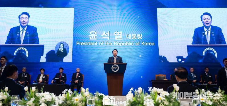 11월 22일 윤석열 대통령은 서울 중구 신라호텔에서 개최된 ‘제56회 대한민국 국가조찬기도회’에 참석했다.