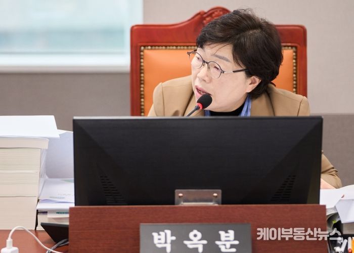 경기도의회 건설교통위원회 박옥분 의원(더불어민주당, 수원2)