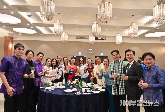 김태흠 지사, 보자로프 하이룰라 우즈베키스탄 페르가나주지사 접견