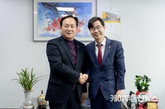 이권재 오산시장, 조경태 국회의원 만나 유엔군 초전기념식 국가주도 행사 추진 지원 건의