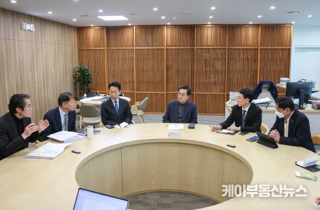 폭설 복구 현장 다녀온 김동연 경기도지사, 현장 목소리 반영한 대책 마련 지시 “선 집행, 후 정산 등 최대한 빠르게 현장 복구에 쓰이도록 대책 마련해야”