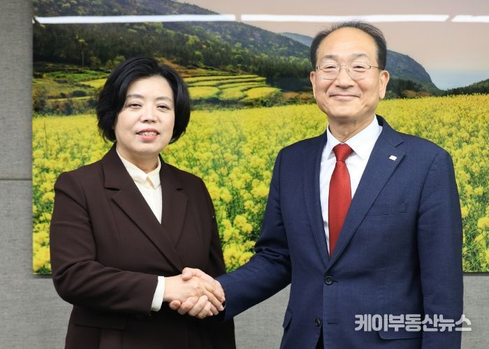 신계용 과천시장, 국가철도공단과 협의 통해 시민 편의와 안전 개선 나서…지하철 역사 5개소 시설개선 조기 착공 강력 요청