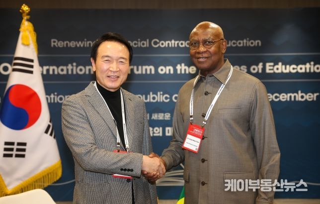 세네갈 세린 음바예 티암(국제미래교육위원회 위원, 전 세네갈 장관)