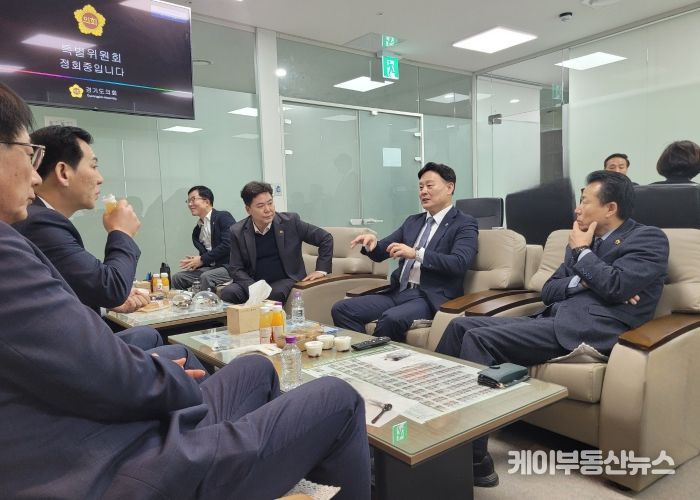 경기도의회 더불어민주당 최종현 대표의원 예결산특별위원회 격려 방문